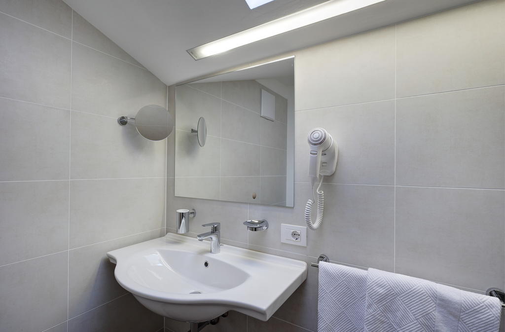 Apartments Schneider Lutago Rum bild